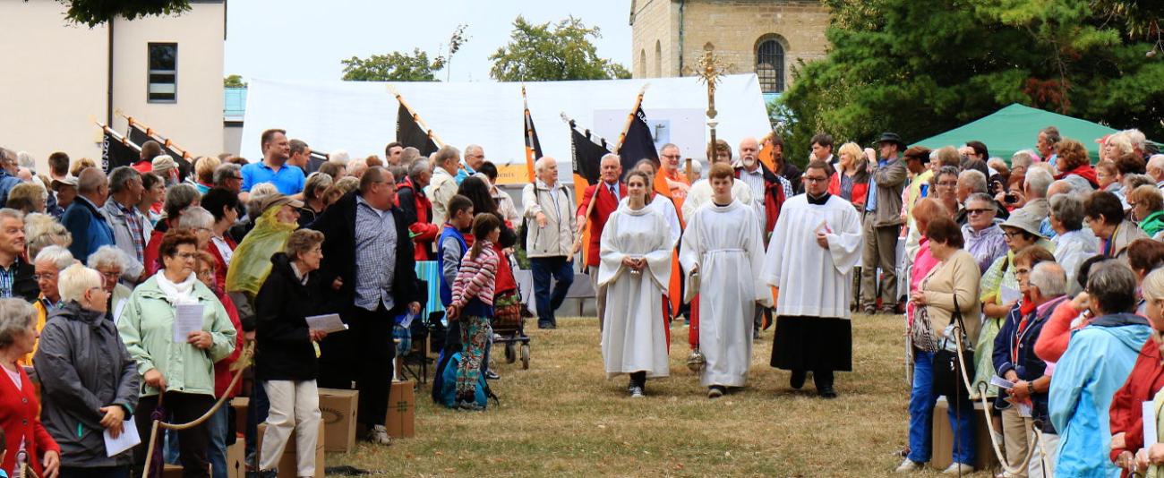 Einhzug zum Wallfahrtsgottesdienst