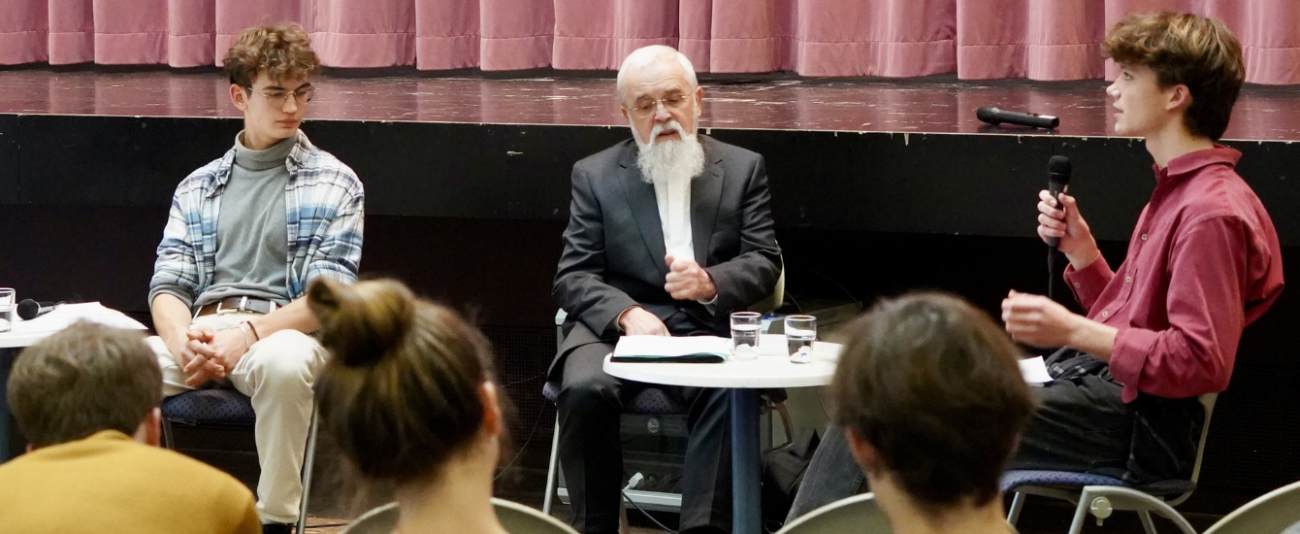 Bischof Feige zu Gast im Elisabeth-Gymnasium Halle