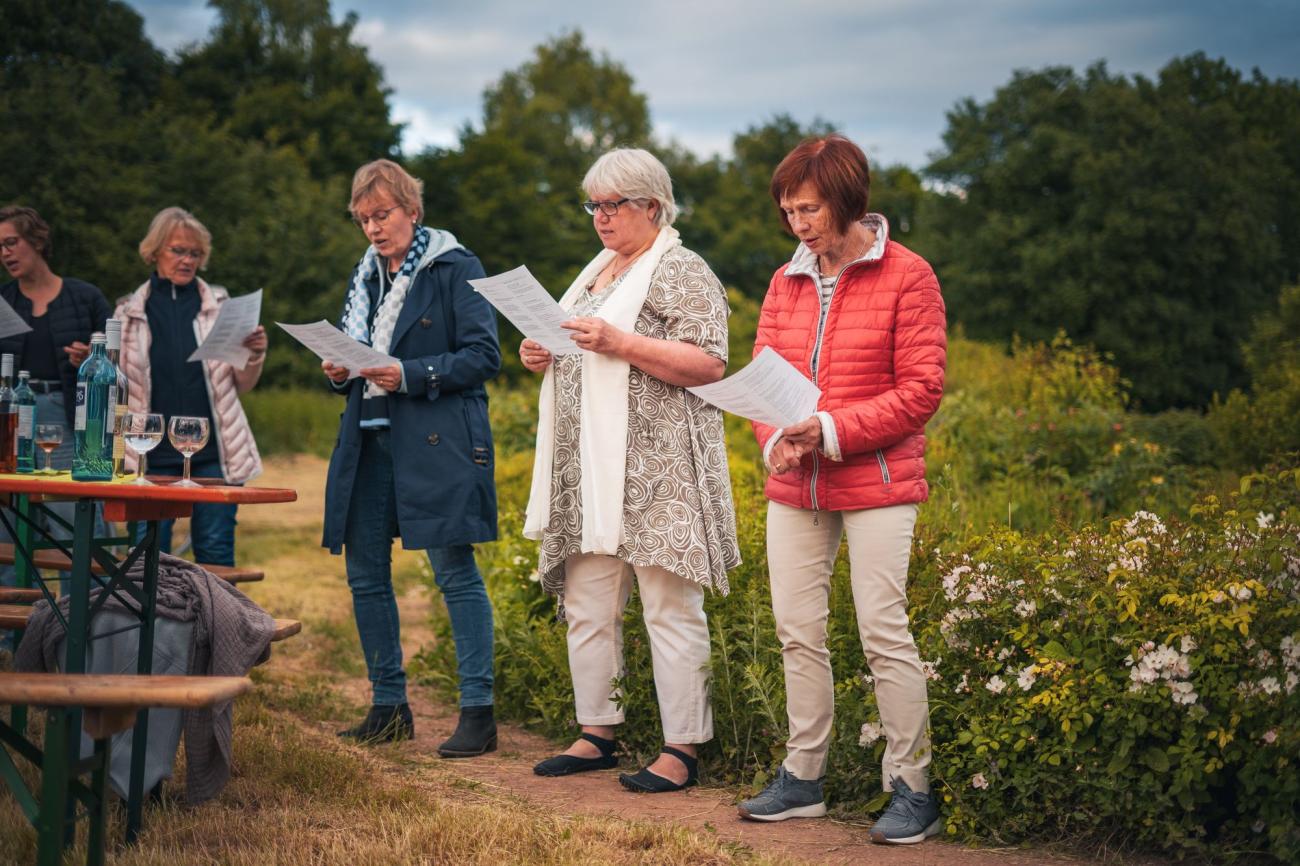 Frauen bei einem Open Air Konzert