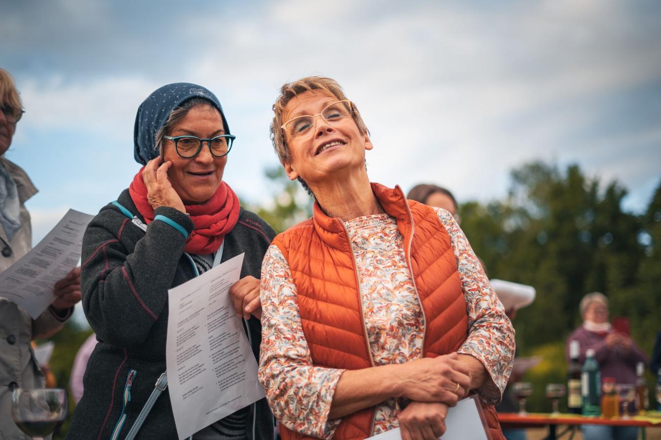 Frauen bei einem Open Air Konzert