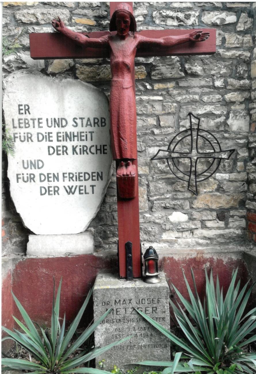 Grabkreuz und Grabstein