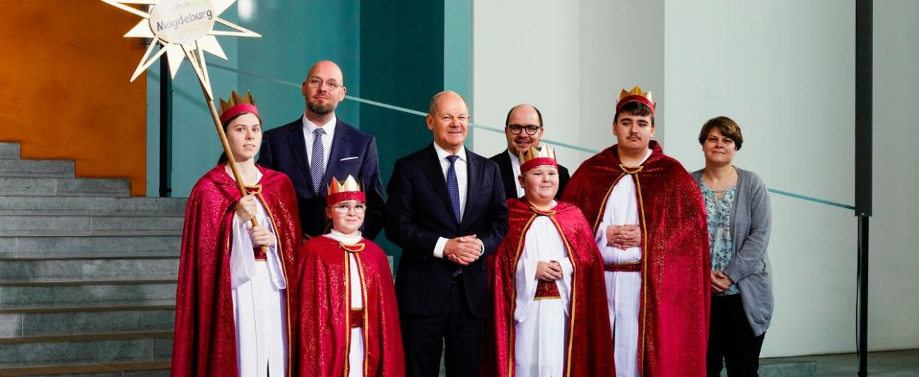 Sternsinger und der Bundeskanzler Olaf Scholz