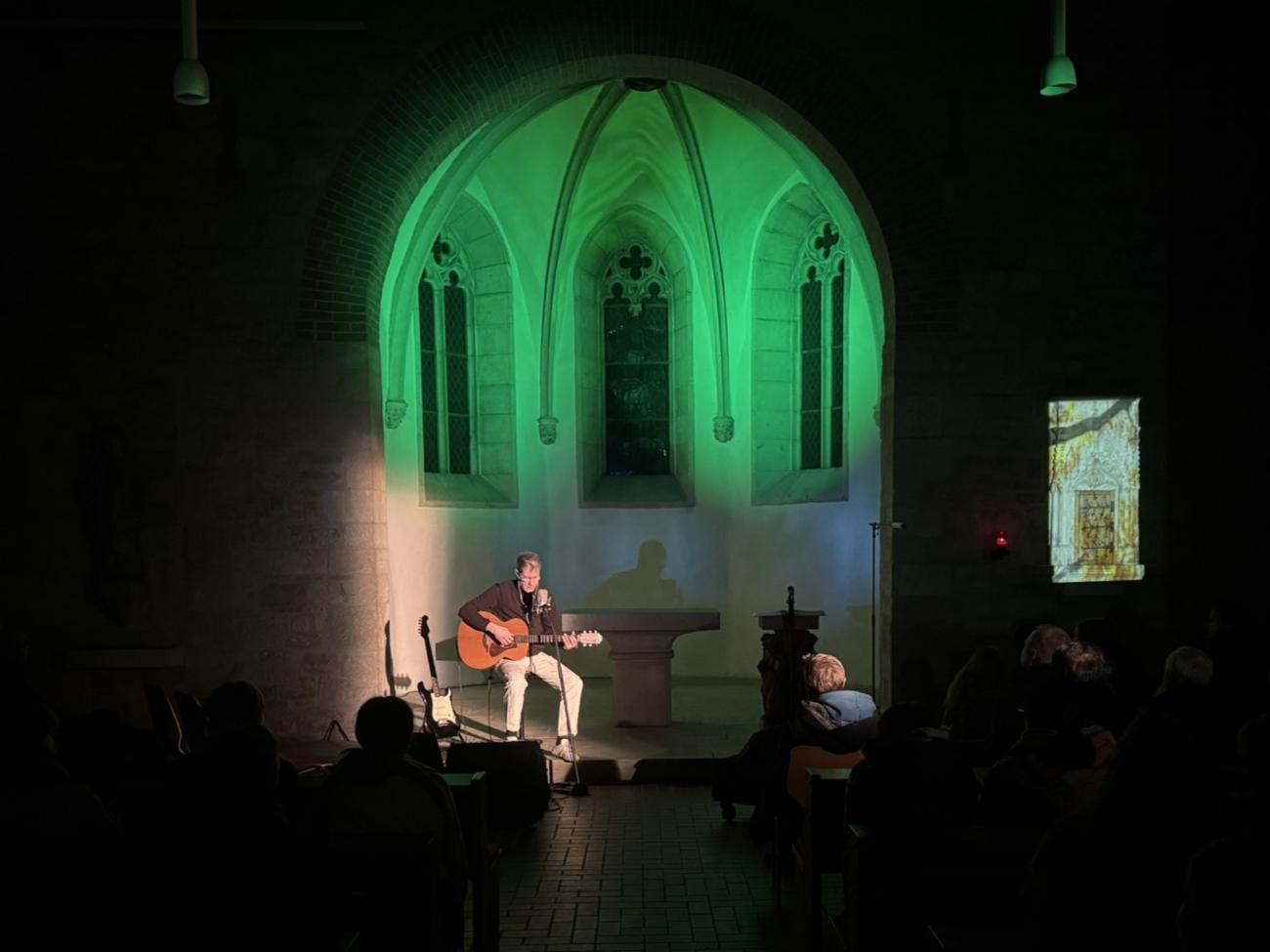 Musiker in einer Kirche